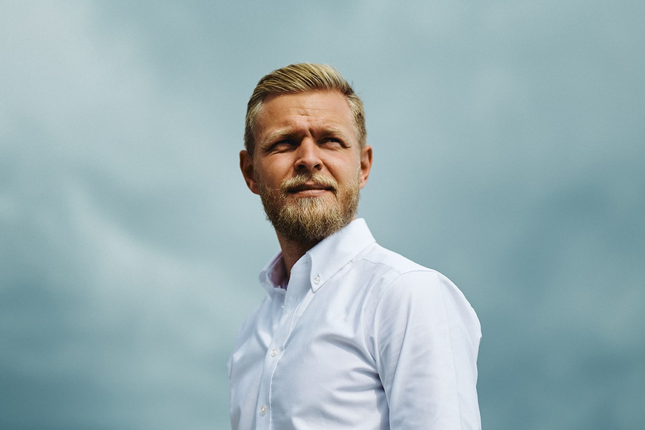Kevin Magnussen i BARONS' Man in the Shirt portræt